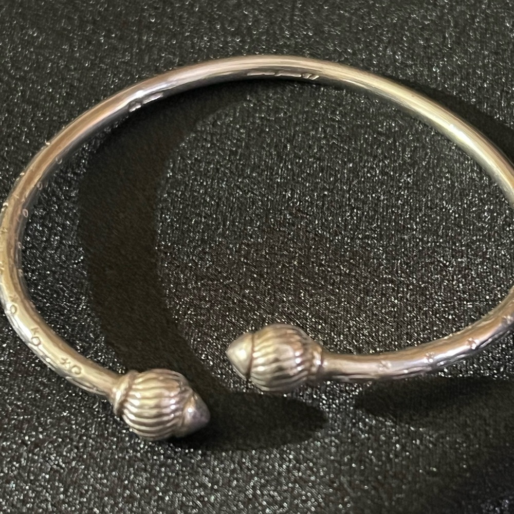 Vintage West Indian Sterling Silver Etched Orb heads Bangle